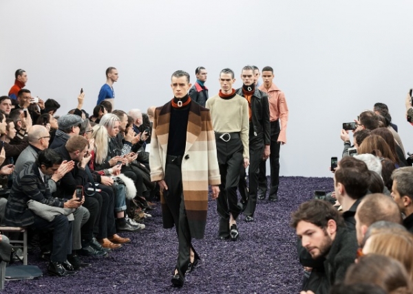 J.W. Anderson AW15 (Kensington Leverne, courtesy of British Fashion Council) J.W. Anderson AW15 (Kensington Leverne, courtesy of British Fashion Council)