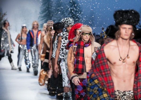 Moschino AW15 (Kensington Leverne, courtesy of British Fashion Council) Moschino AW15 (Kensington Leverne, courtesy of British Fashion Council)