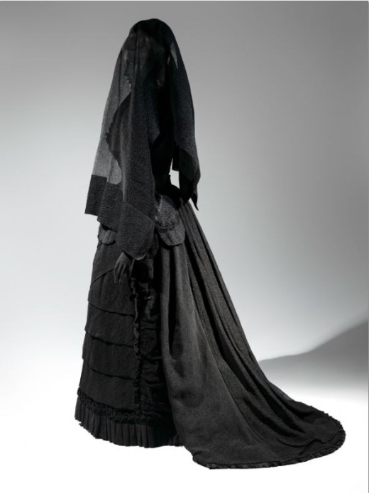 Death Becomes Her: A Century of Mourning Attire