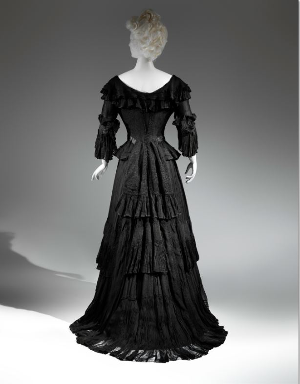Mourning Dress, 1902-1904 Black silk crape, black chiffon, black taffeta The Metropolitan Museum of Art, Gift of The New York Historical Society, 1979 (1979.346.93b, c) Photo: © The Metropolitan Museum of Art, by Karin L. Willis