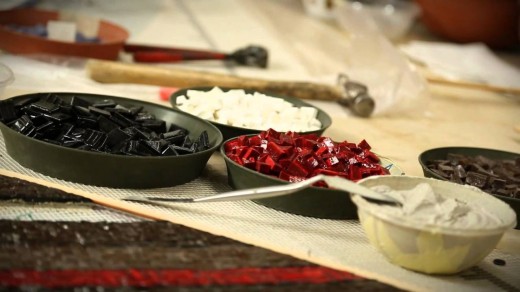 BISAZZA wears EMILIO PUCCI